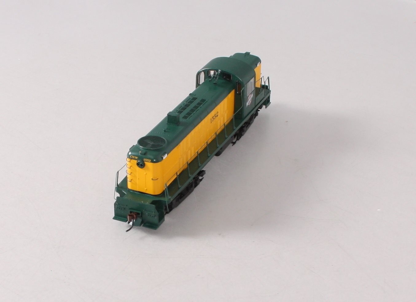 Athearn 94096 HO Chicago & North Western Alco RS-3 Diesel Locomotive #1552
