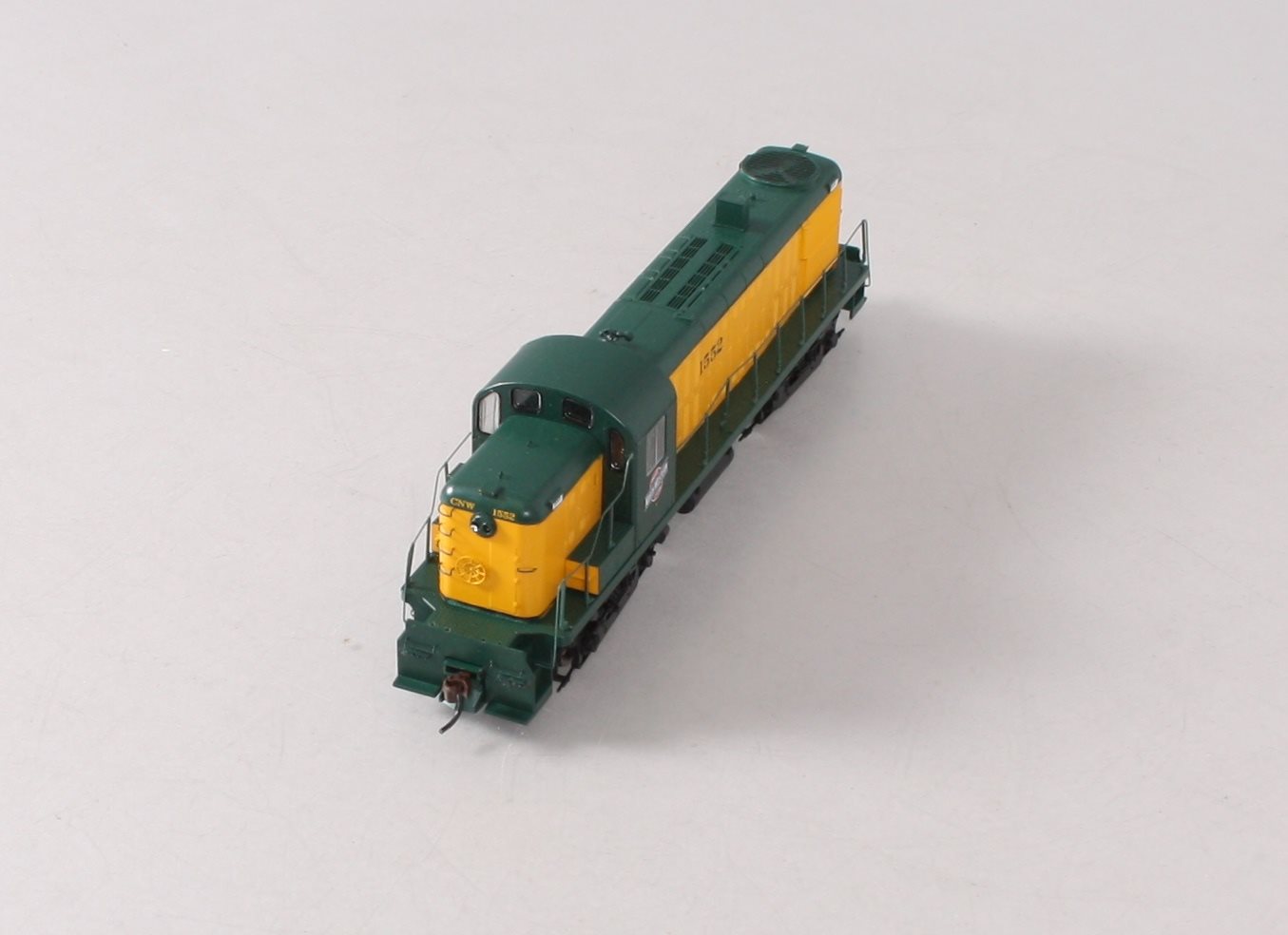 Athearn 94096 HO Chicago & North Western Alco RS-3 Diesel Locomotive #1552