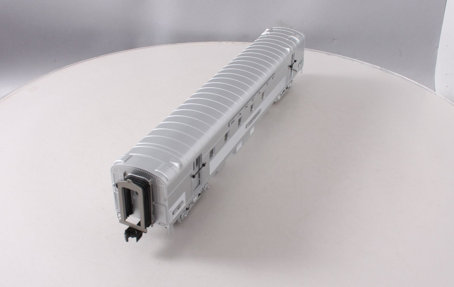 MTH 2068199 O Gauge ATSF 70' Atreamlined RPO Passenger Car