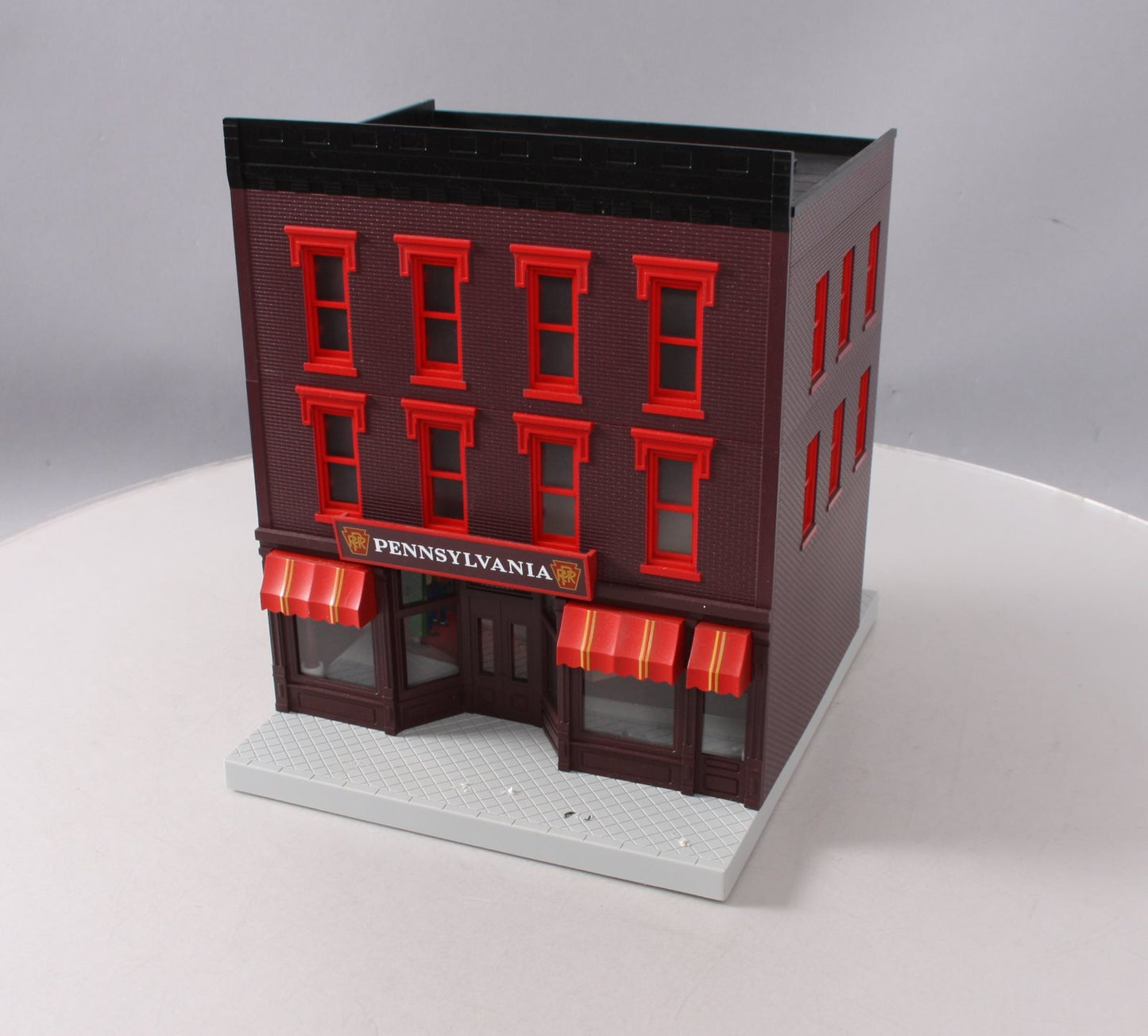 MTH 3090441 O Pennsylvania 3-Story City Fully Assembled & Light InteriorBuilding