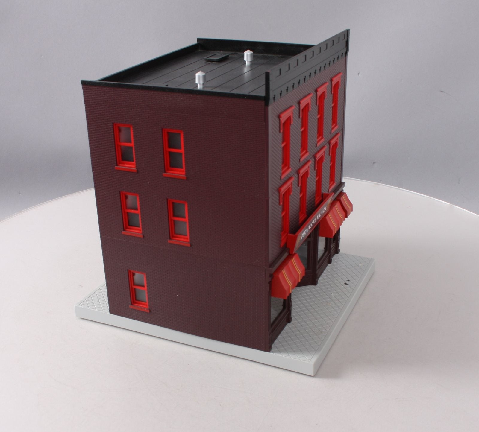 MTH 3090441 O Pennsylvania 3-Story City Fully Assembled & Light InteriorBuilding