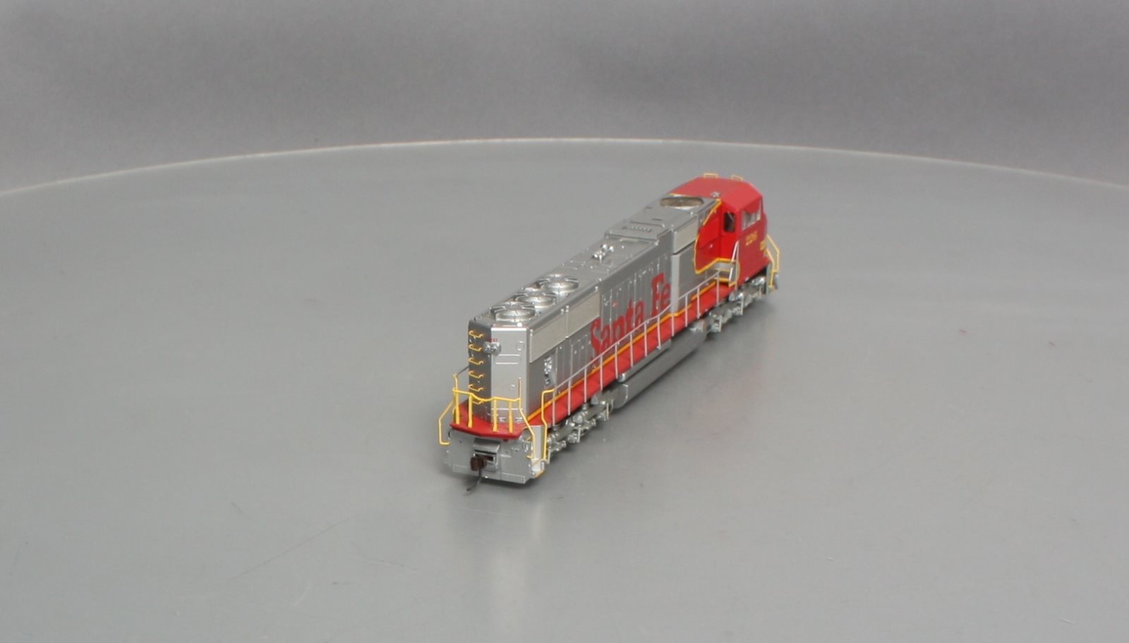 Athearn G62207 HO Scale Santa Fe/Warbonnet SD75M Diesel Locomotive #226