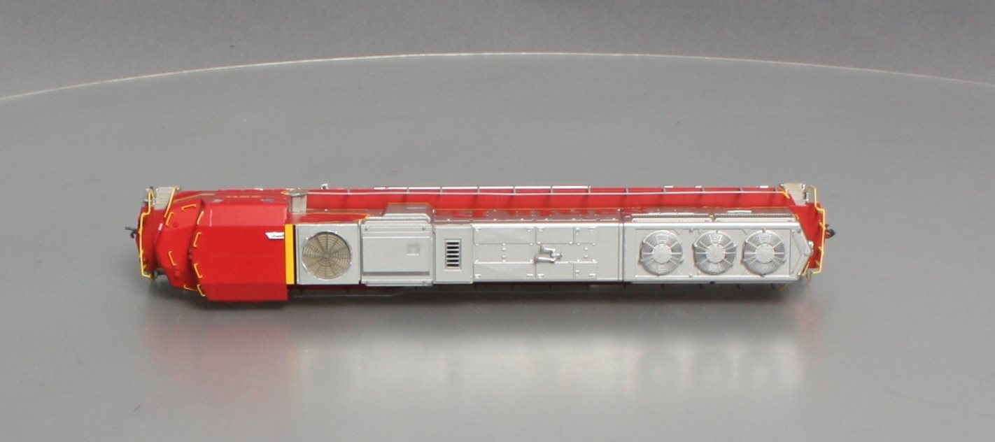Athearn G62207 HO Scale Santa Fe/Warbonnet SD75M Diesel Locomotive #226