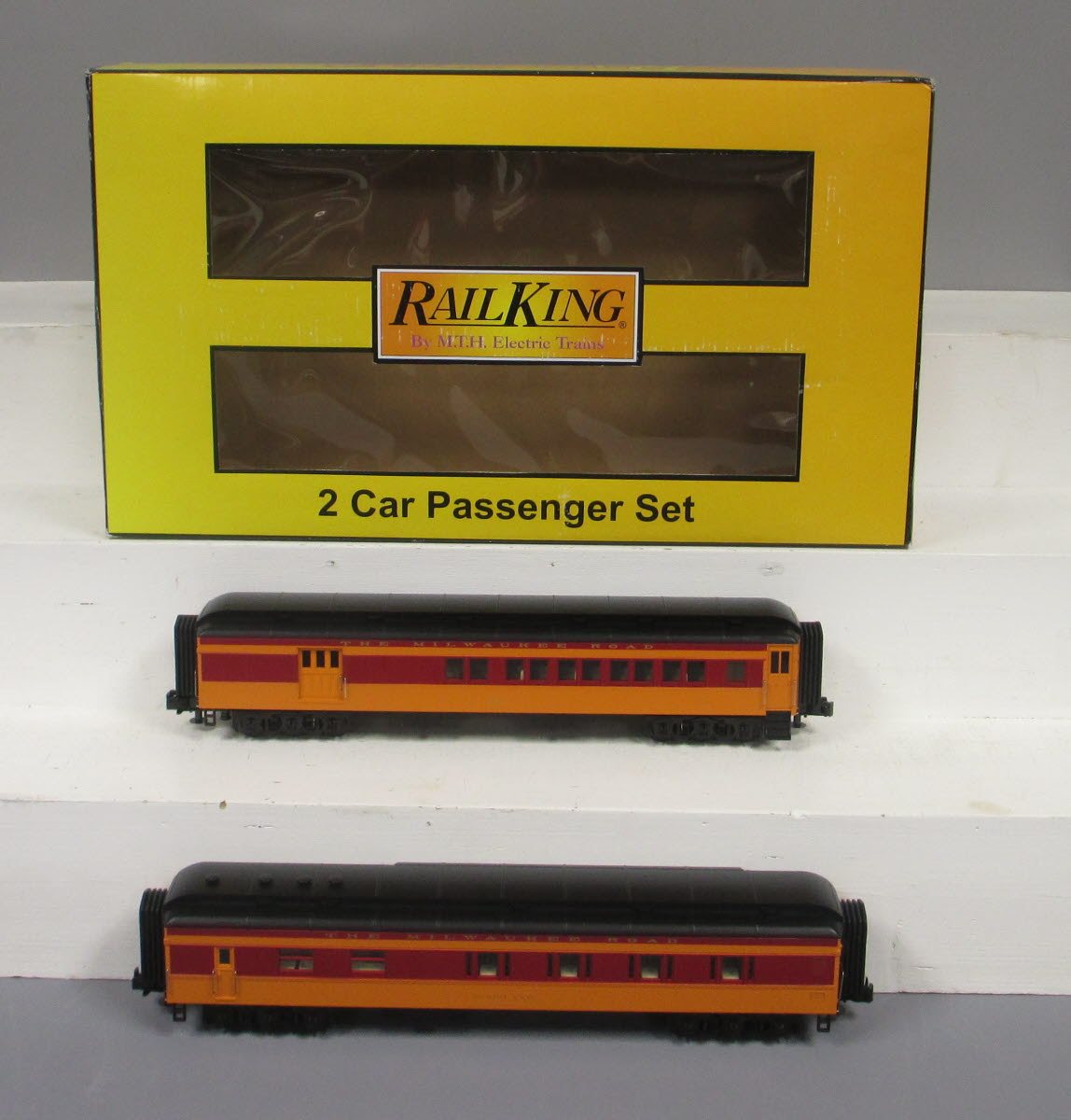 MTH 30-69140 O Milwaukee Road RailKing 60' Madison Combo/Diner Set (Set of 2)