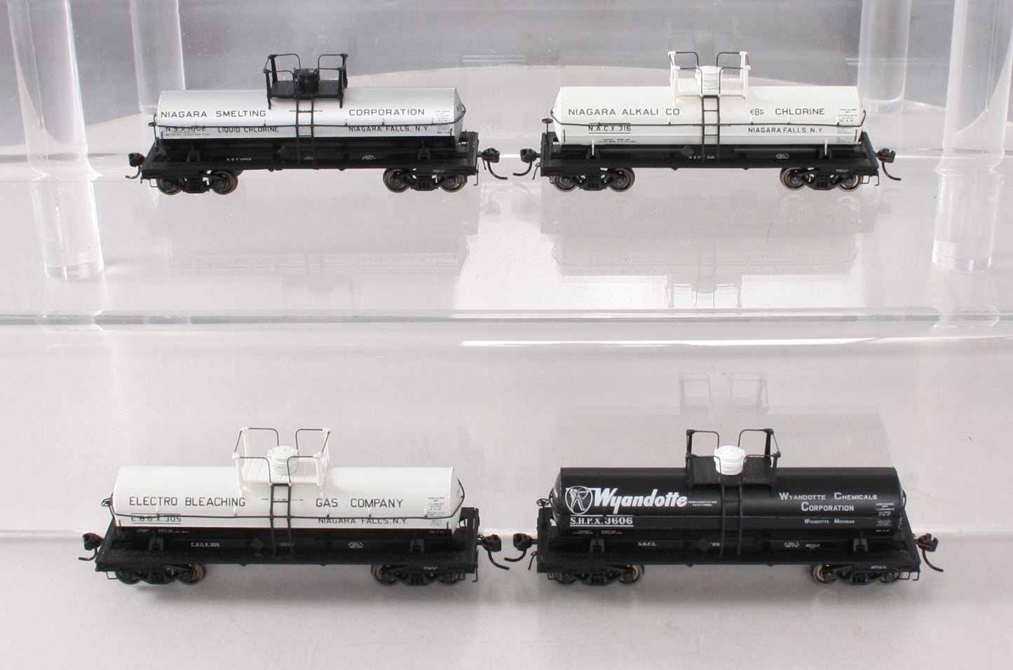 Broadway Limited 6127 HO ACF Type 6,000-Gallon Tank Car Set B (Pack of 4)