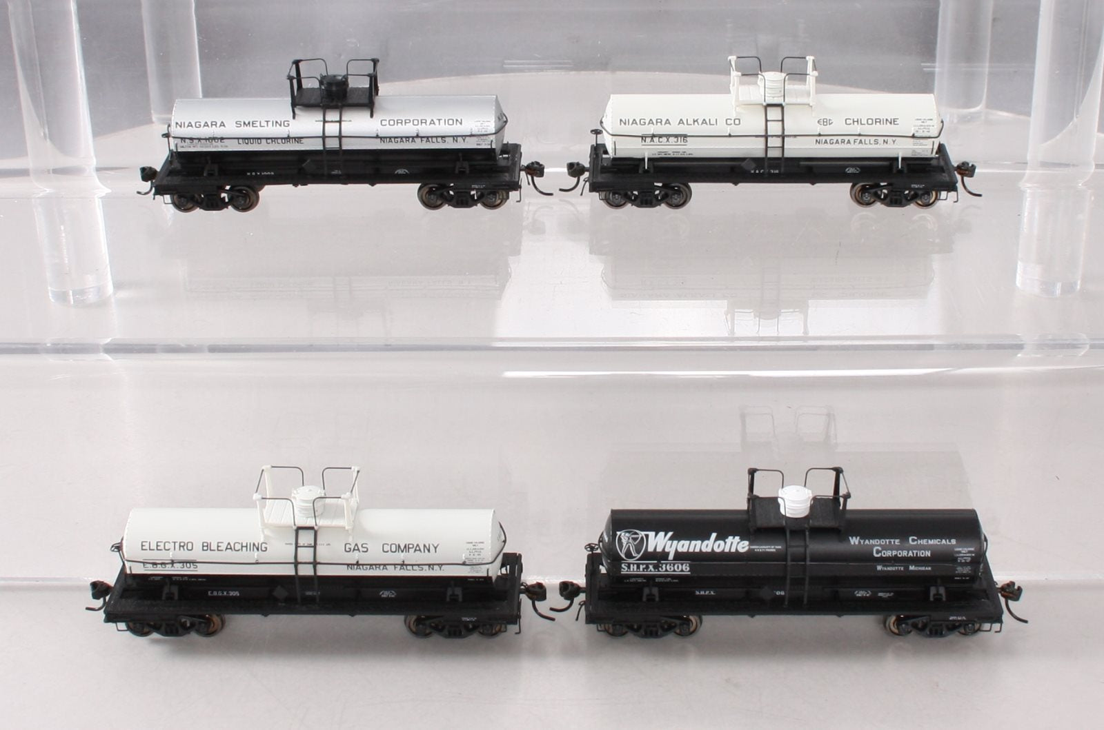 Broadway Limited 6127 HO ACF Type 6,000-Gallon Tank Car Set B (Pack of 4)