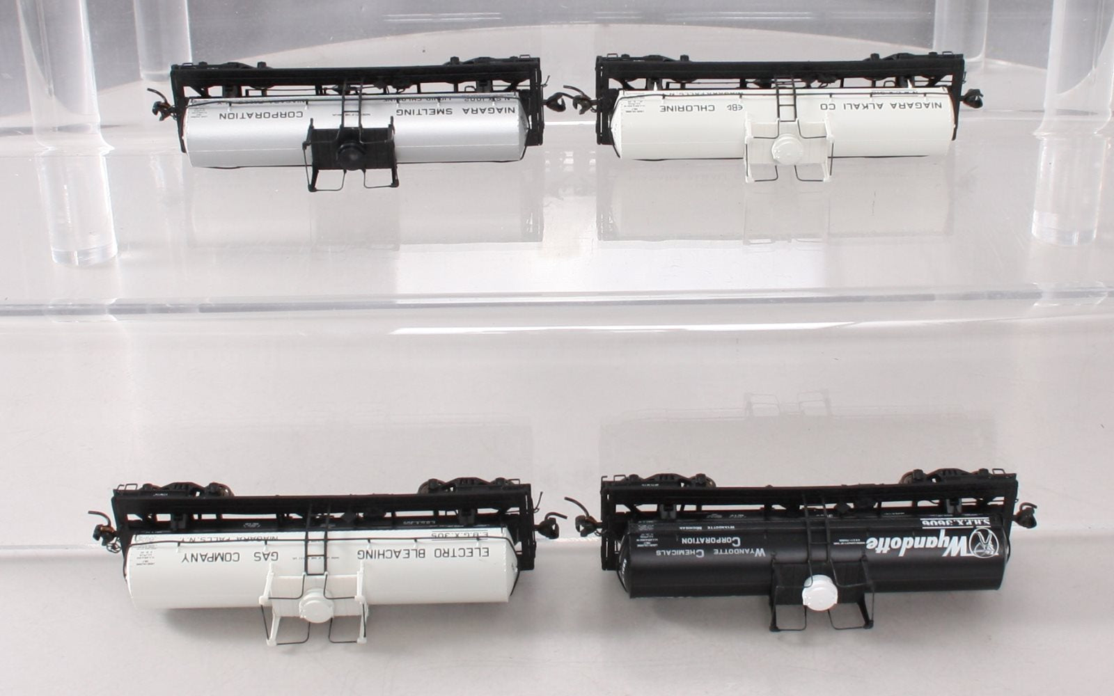 Broadway Limited 6127 HO ACF Type 6,000-Gallon Tank Car Set B (Pack of 4)