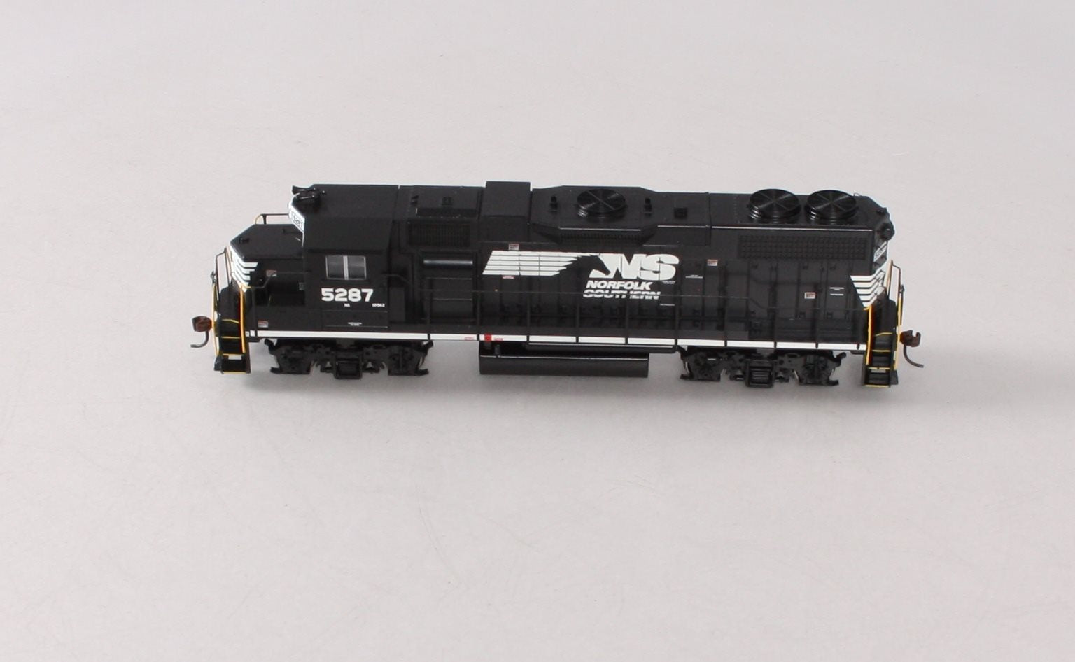 Athearn 80183 HO Scale Norfolk Southern GP38-2 Diesel Locomotive #5287