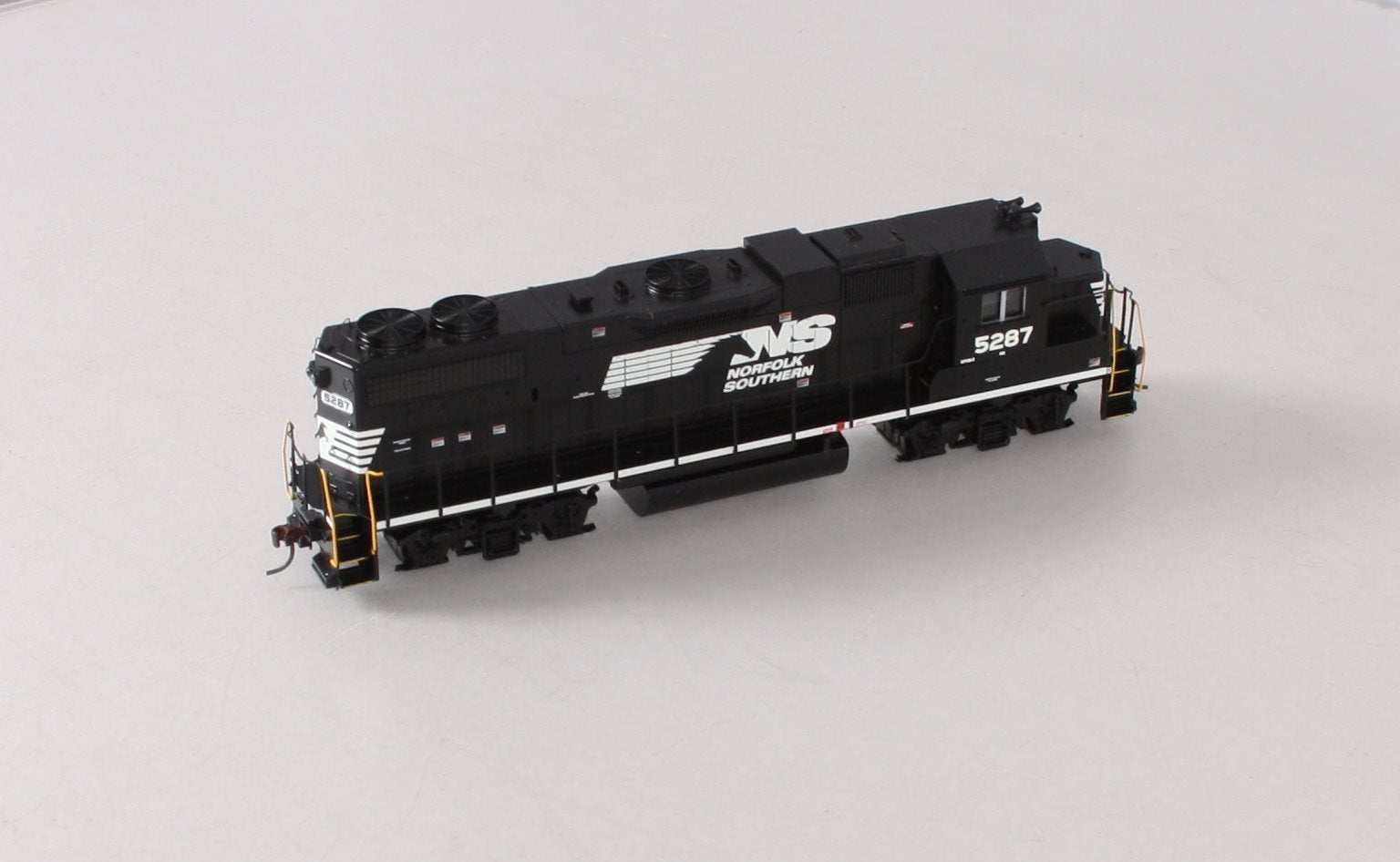 Athearn 80183 HO Scale Norfolk Southern GP38-2 Diesel Locomotive #5287