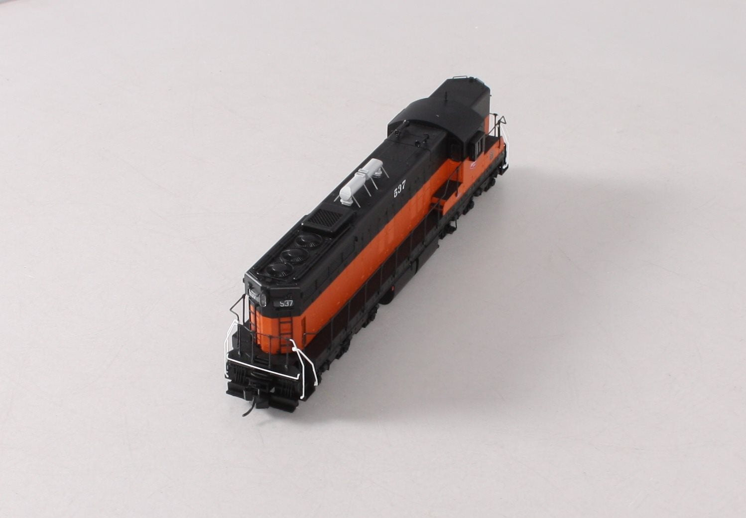 Walthers 920-48629 HO Milwaukee EMD SD9 Diesel Locomotive Standard DC #537