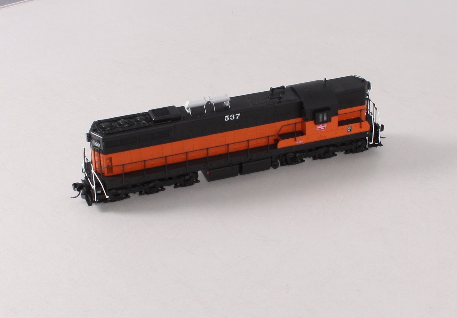 Walthers 920-48629 HO Milwaukee EMD SD9 Diesel Locomotive Standard DC #537
