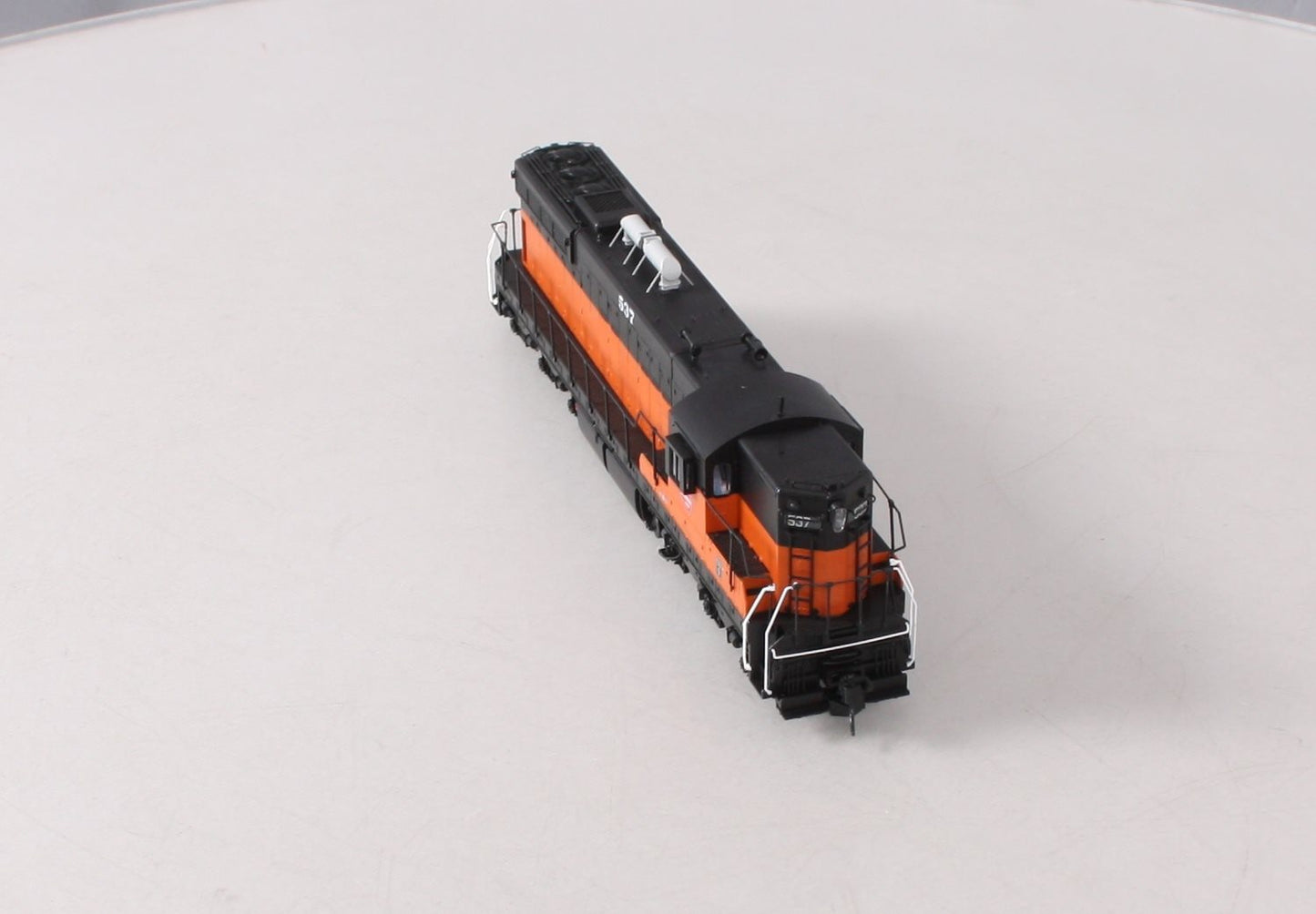 Walthers 920-48629 HO Milwaukee EMD SD9 Diesel Locomotive Standard DC #537