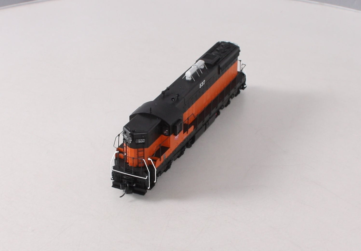 Walthers 920-48629 HO Milwaukee EMD SD9 Diesel Locomotive Standard DC #537