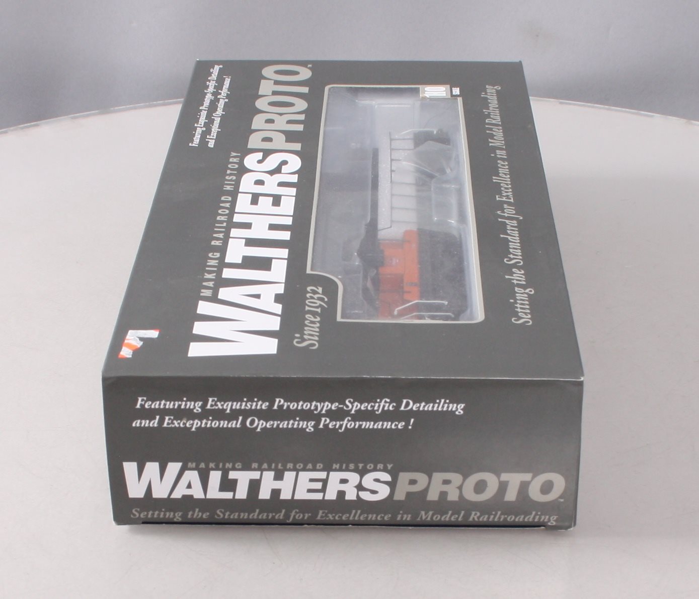 Walthers 920-48629 HO Milwaukee EMD SD9 Diesel Locomotive Standard DC #537