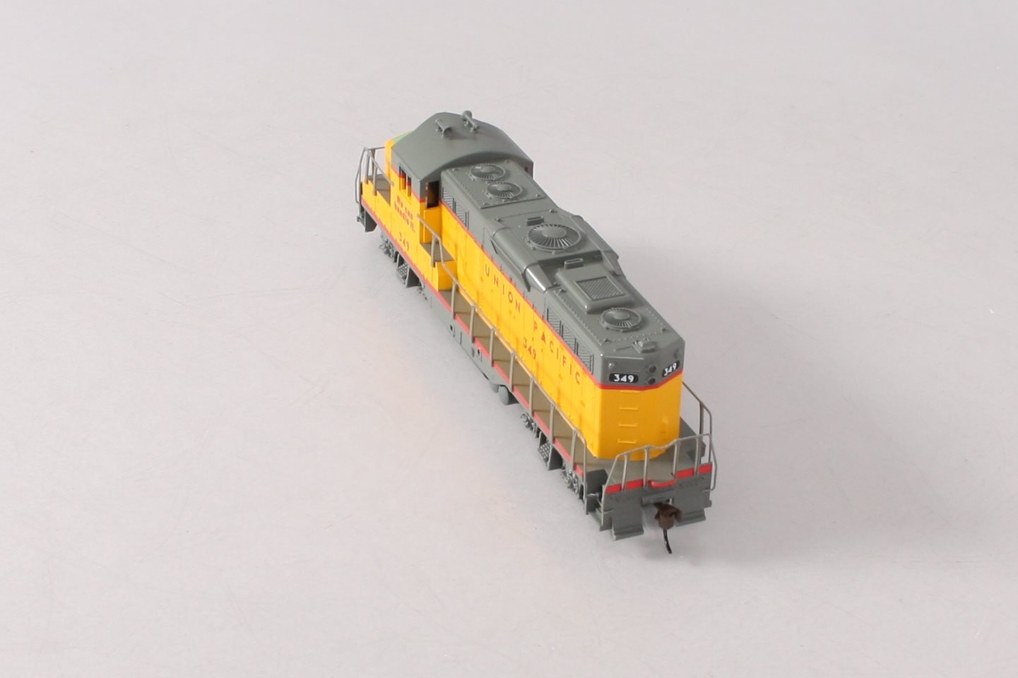 Walthers 931-454 HO Union Pacific(R) EMD GP9M Diesel Locomotive Standard DC #349