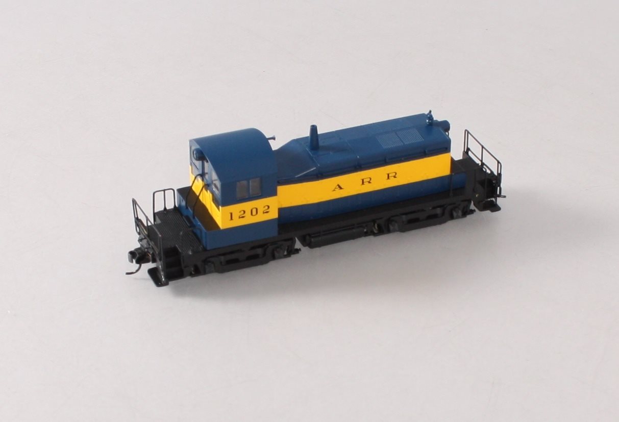 Walthers 910-9224 HO Alaska Railroad EMD SW1 Diesel Locomotive #1202