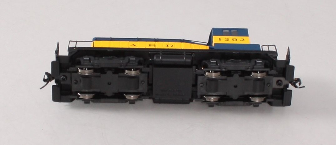 Walthers 910-9224 HO Alaska Railroad EMD SW1 Diesel Locomotive #1202