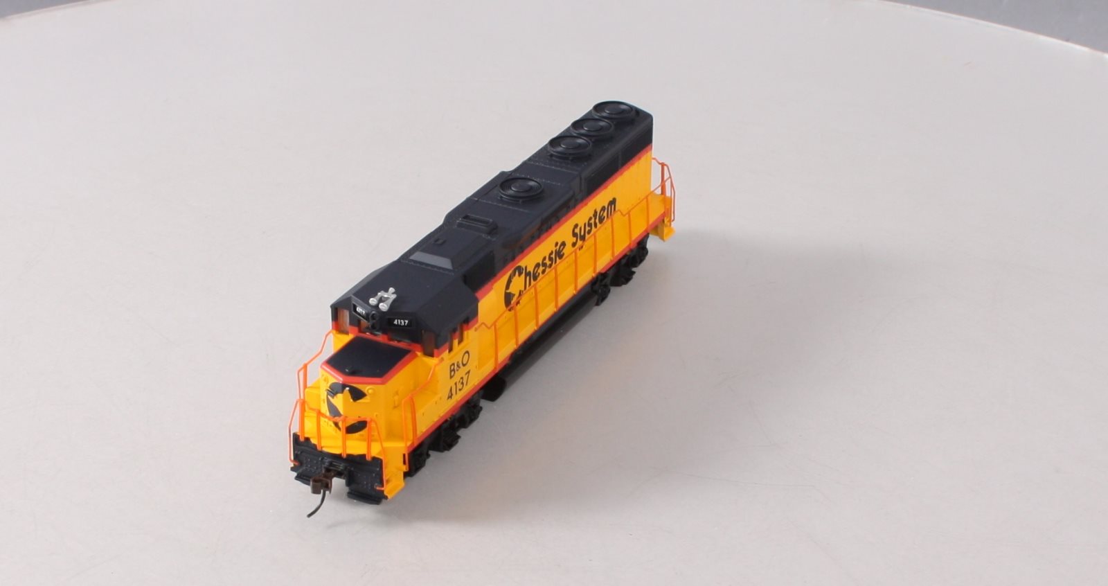 Nスケール BACHMANN #4605 GP-40 EMD DIESEL Amazon.com: Bachmann Med Gp-40 Locomotive With Operating
