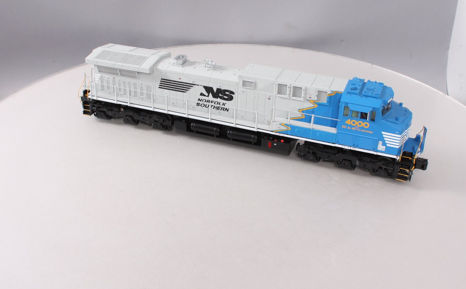 MTH 20-20635-1 Norfolk Southern AC4400CW Diesel 3.0 #4000 (Hi-Rail Wheels)