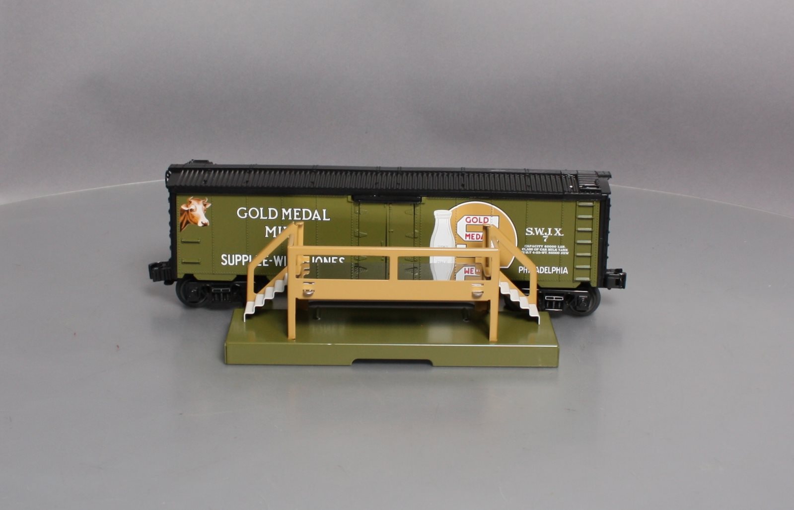 Lionel 6-83252 O Gold Medal Operating Milk Car with Platform