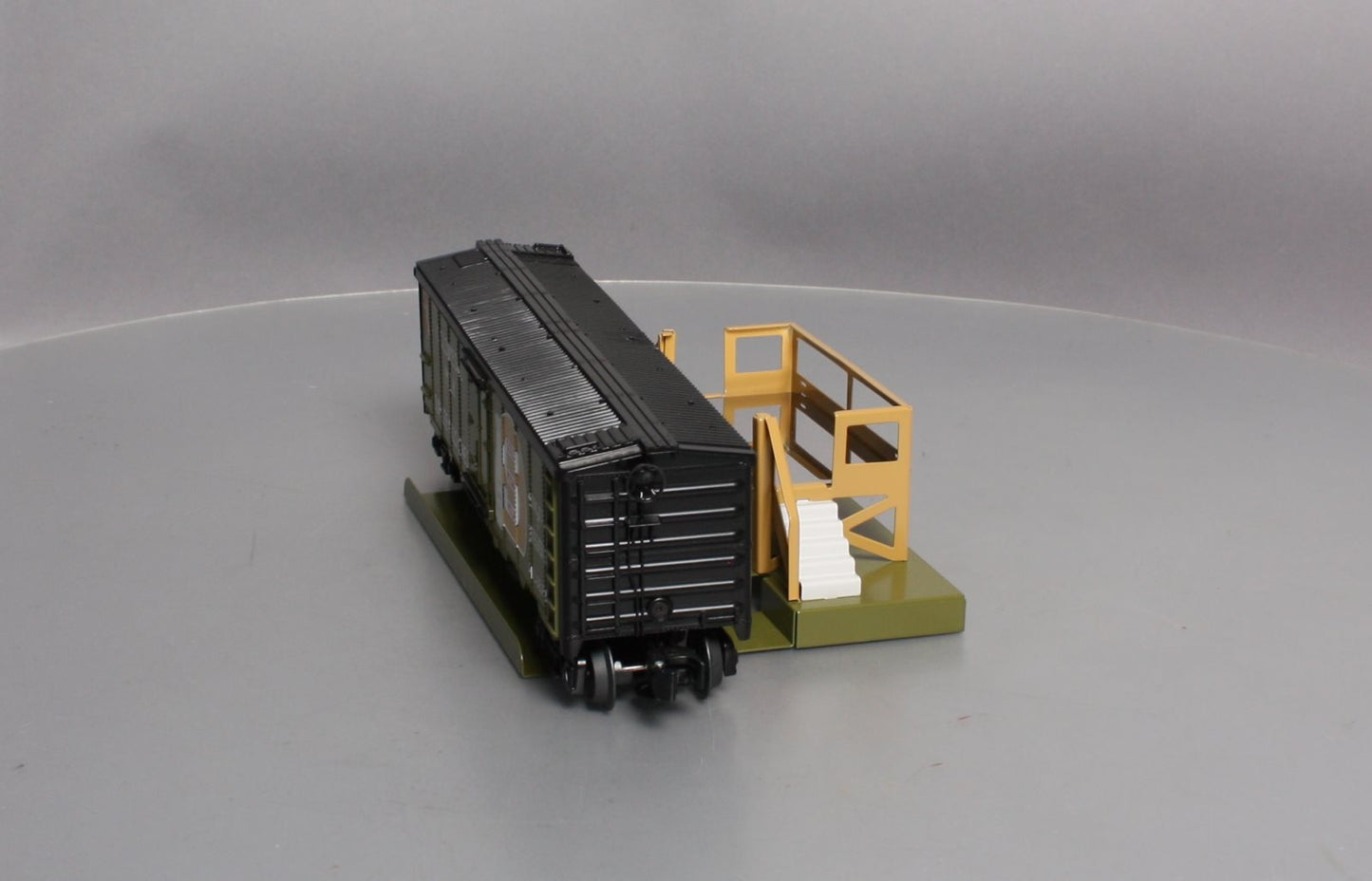 Lionel 6-83252 O Gold Medal Operating Milk Car with Platform