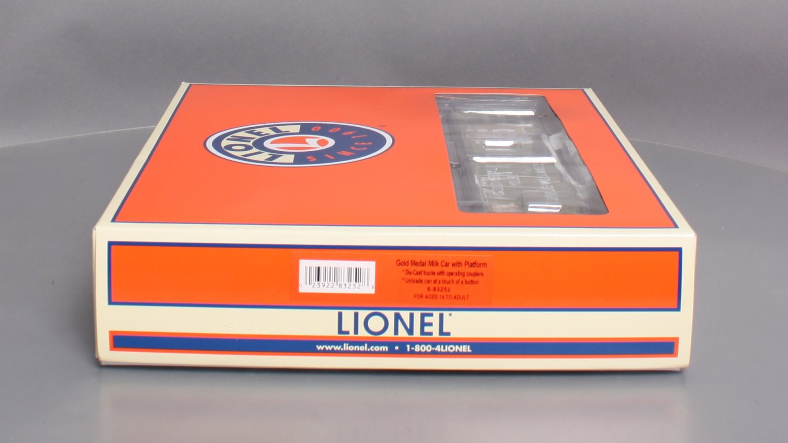 Lionel 6-83252 O Gold Medal Operating Milk Car with Platform
