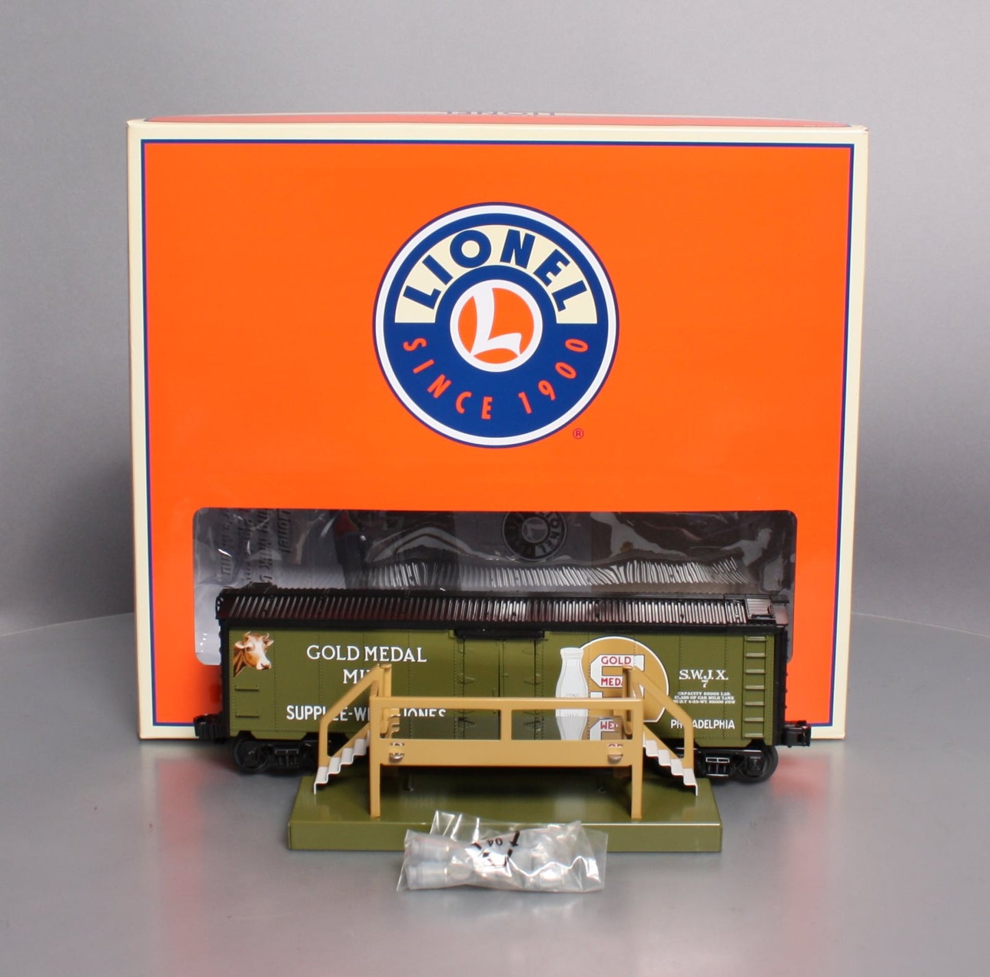 Lionel 6-83252 O Gold Medal Operating Milk Car with Platform