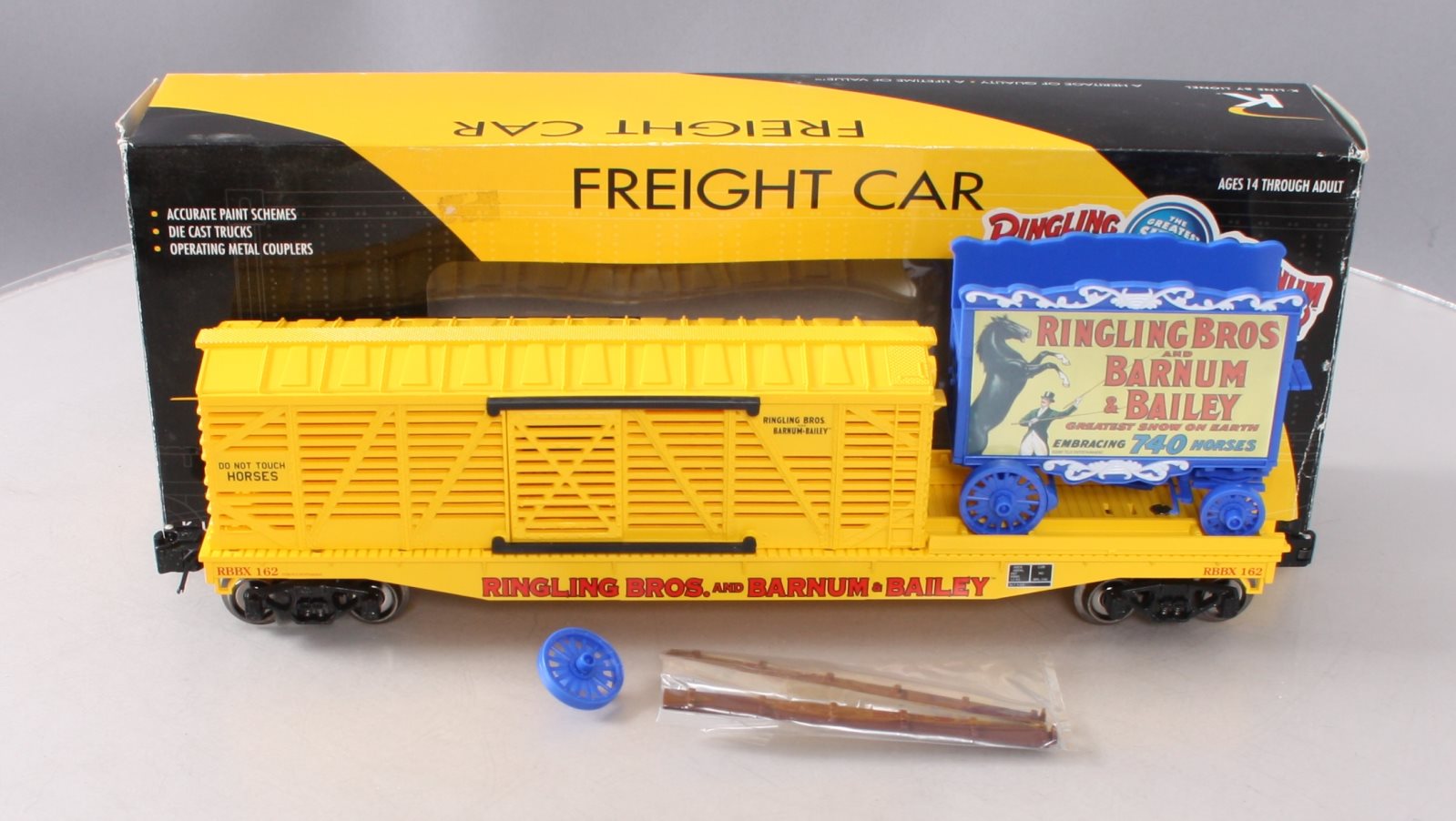 Lionel 6-22240 O Ringling Bros. Combo Flatcar & Stock Car with Circus Wagon