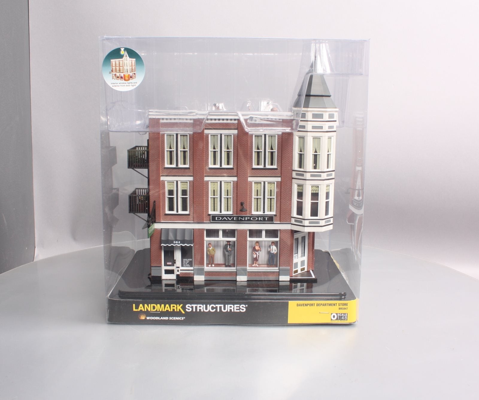 Woodland Scenics BR5847 O Built-&-Ready Davenport Department Store