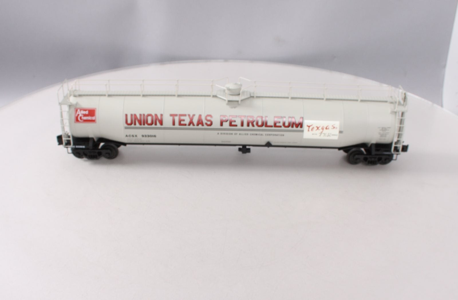 Atlas 6406-1 O Gauge Union Texas Petroleum 33,000 Gallon Tank Car #933016