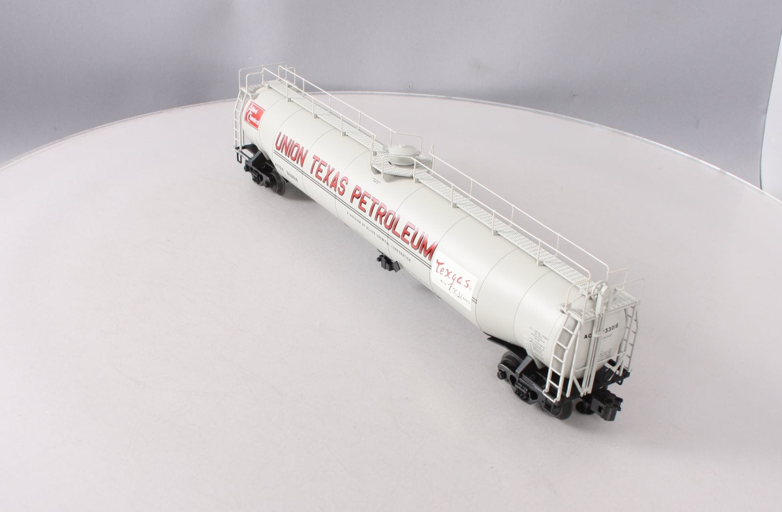 Atlas 6406-1 O Gauge Union Texas Petroleum 33,000 Gallon Tank Car #933016