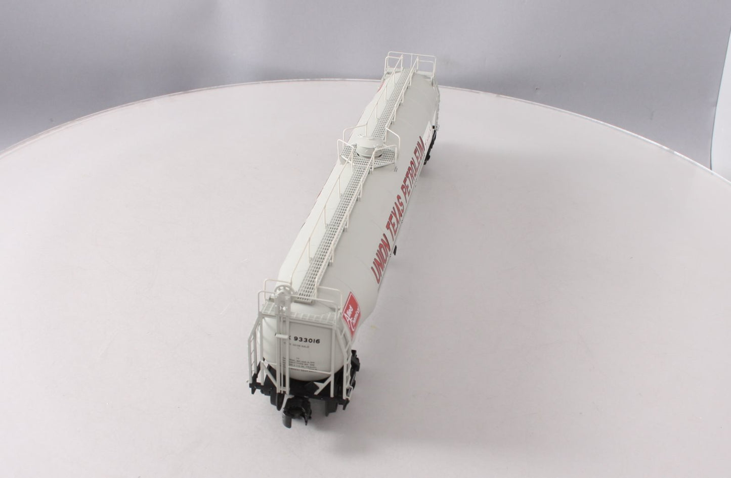 Atlas 6406-1 O Gauge Union Texas Petroleum 33,000 Gallon Tank Car #933016