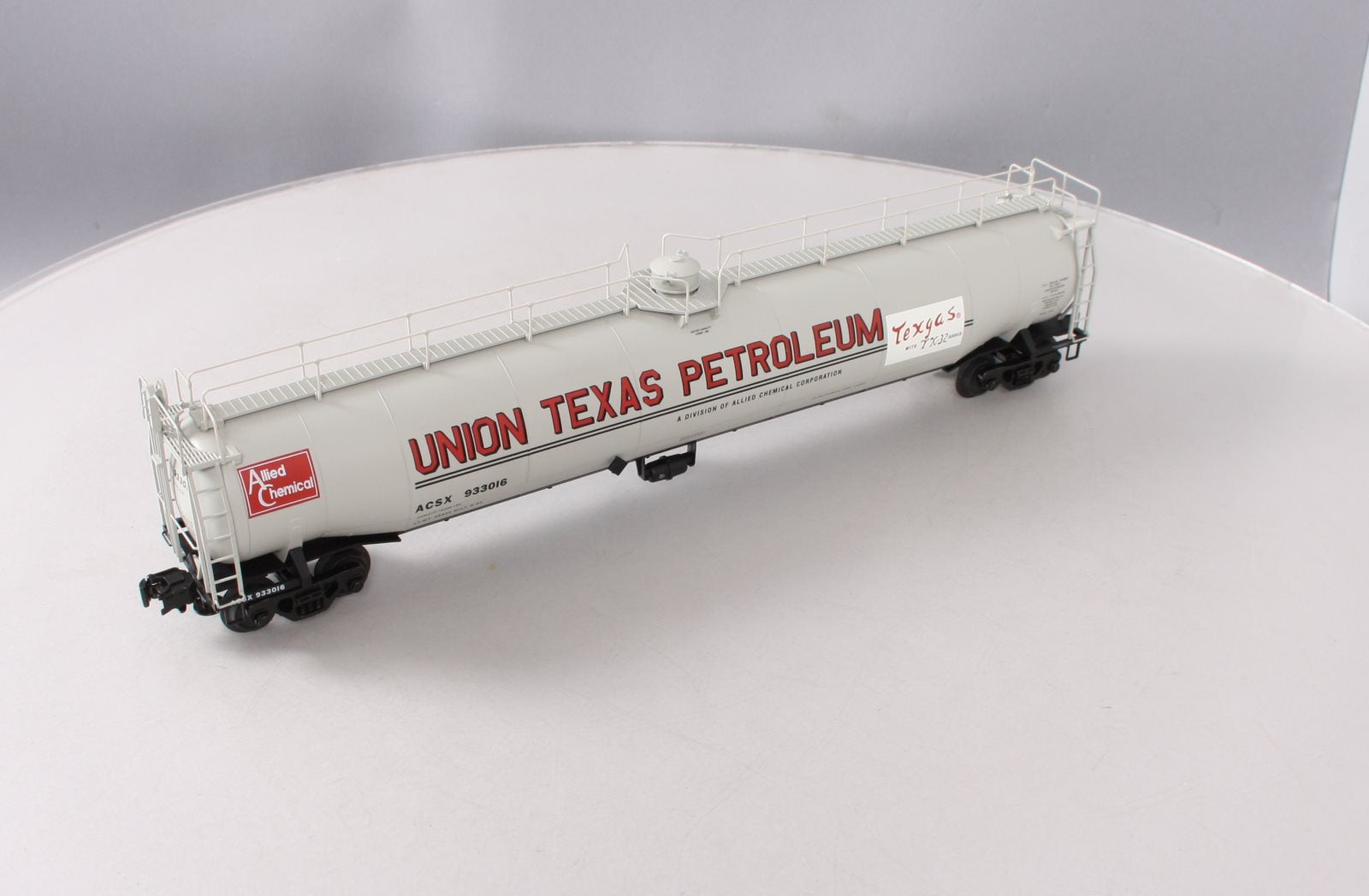 Atlas 6406-1 O Gauge Union Texas Petroleum 33,000 Gallon Tank Car #933016