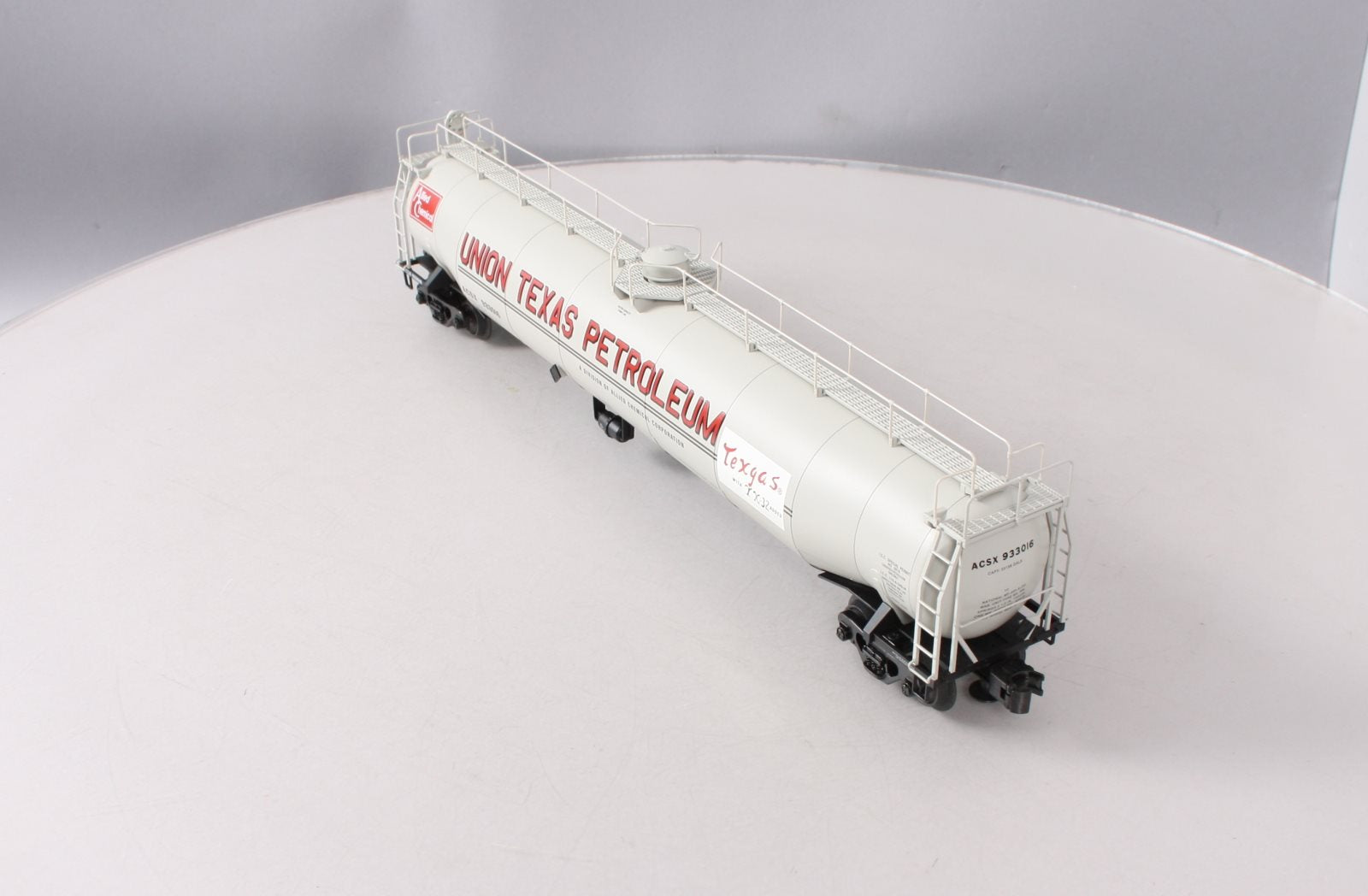 Atlas 6406-1 O Gauge Union Texas Petroleum 33,000 Gallon Tank Car #933016