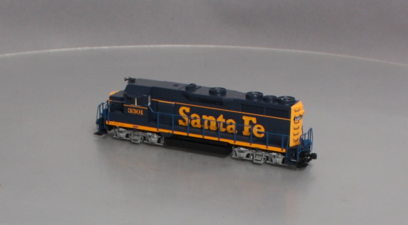 Kato 37-3021 HO Santa Fe EMD GP35 Phase IA Diesel Locomotive #3301