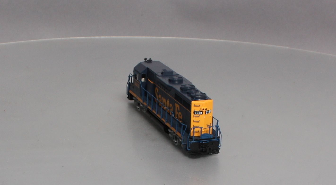 Kato 37-3021 HO Santa Fe EMD GP35 Phase IA Diesel Locomotive #3301