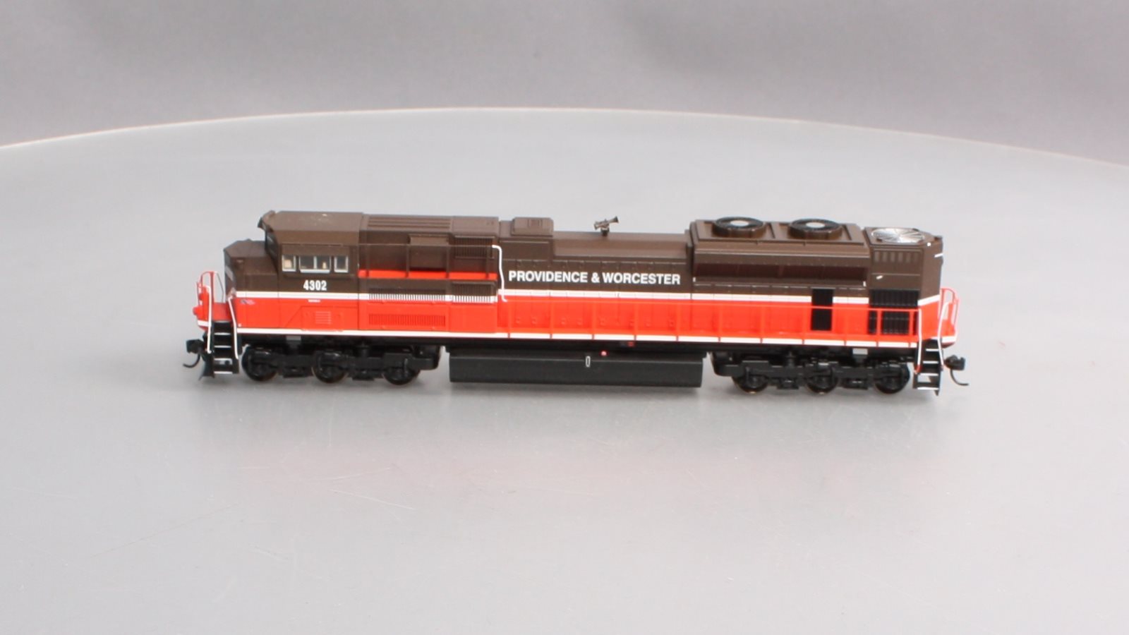 Walthers 910-9844 HO Providence & Worcester EMD SD70ACe - Standard DC #4302