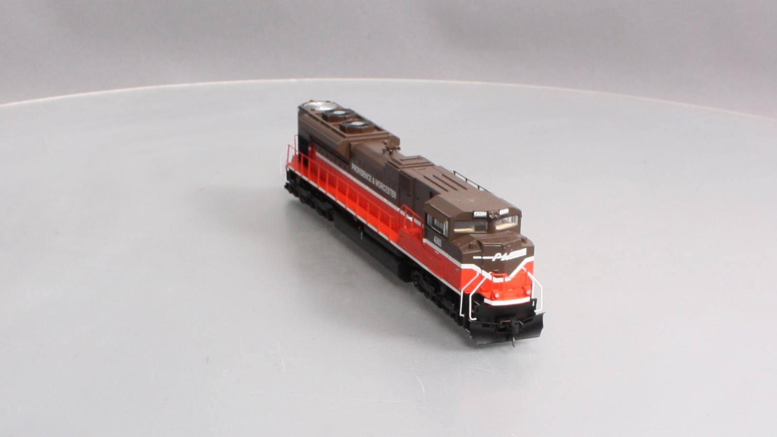 Walthers 910-9844 HO Providence & Worcester EMD SD70ACe - Standard DC #4302