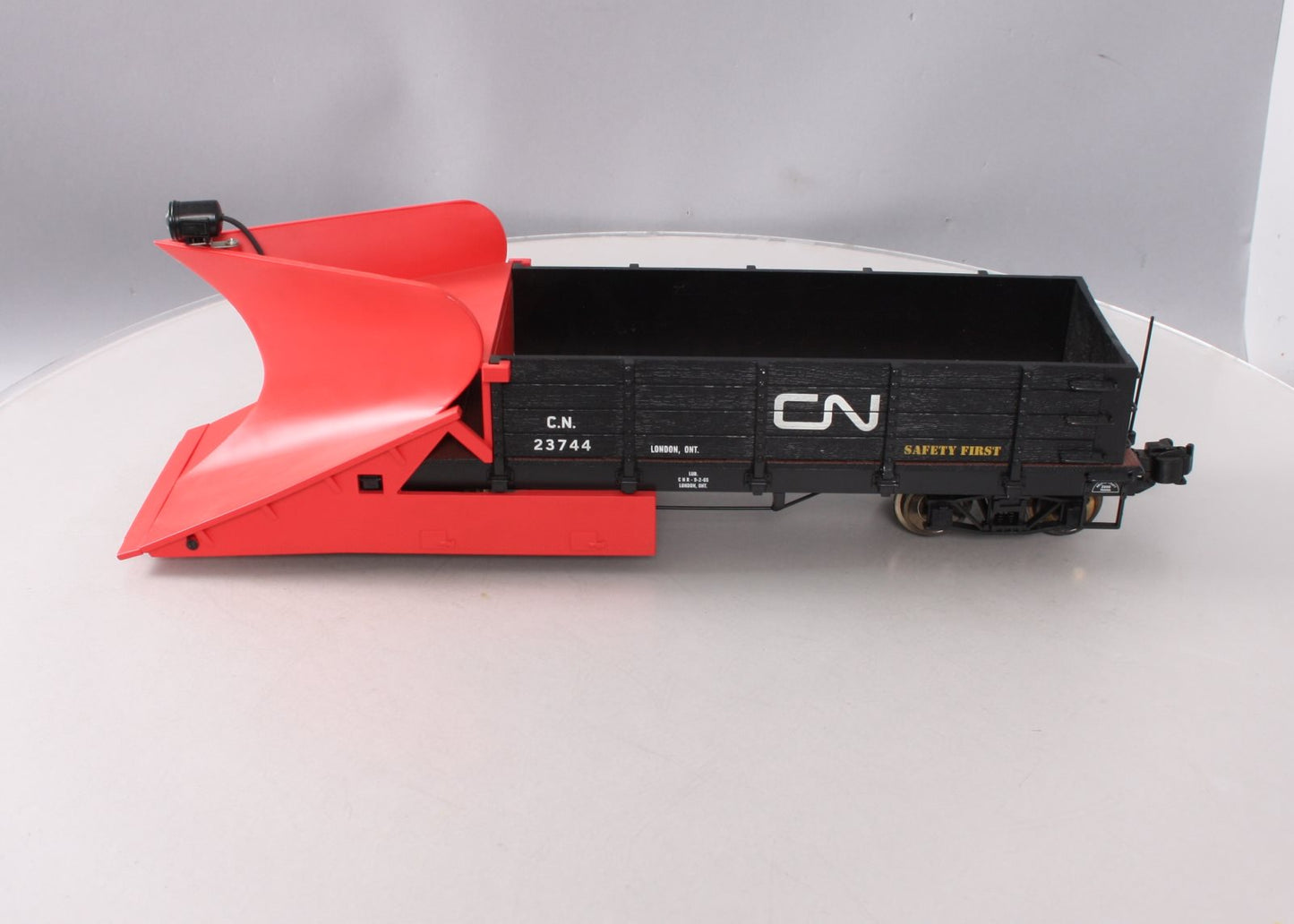 Aristo-Craft 46709 G Scale Canadian National Wedge Snow Plow #23747