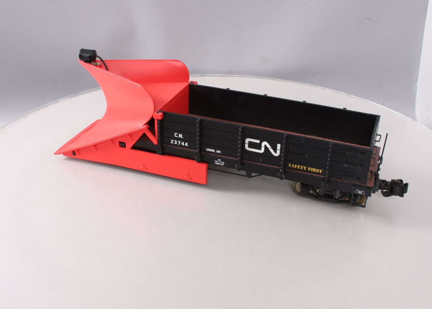 Aristo-Craft 46709 G Scale Canadian National Wedge Snow Plow #23747