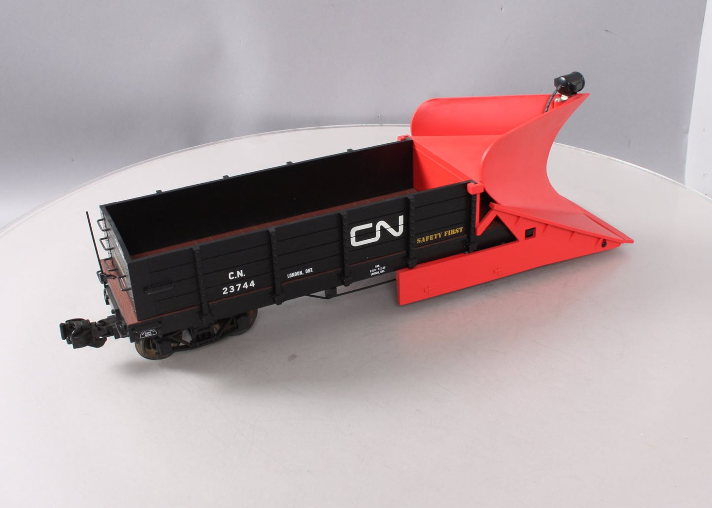 Aristo-Craft 46709 G Scale Canadian National Wedge Snow Plow #23747