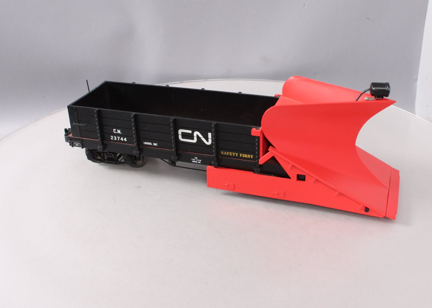 Aristo-Craft 46709 G Scale Canadian National Wedge Snow Plow #23747