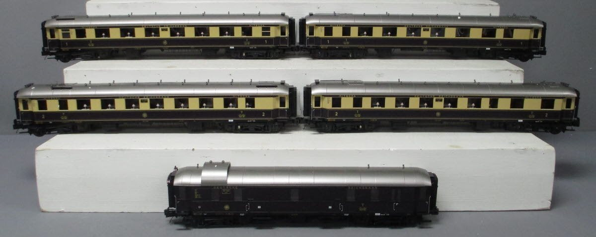 MTH 20-60017 Deutsche Reichsbahn Standard Hi-Rail Passenger Set