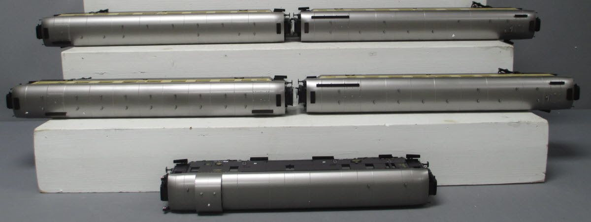MTH 20-60017 Deutsche Reichsbahn Standard Hi-Rail Passenger Set
