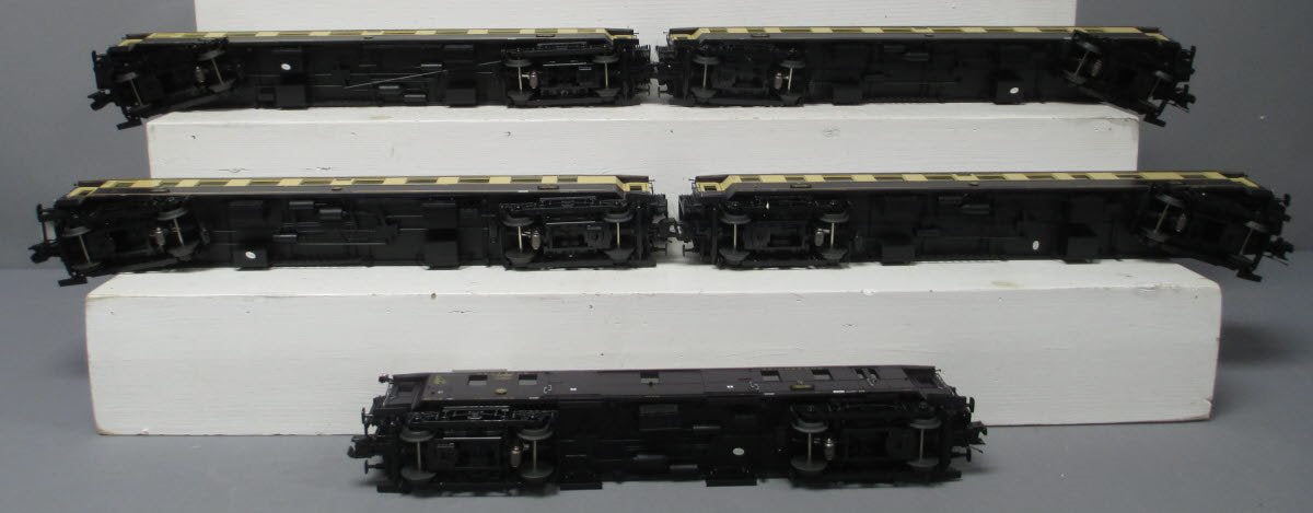 MTH 20-60017 Deutsche Reichsbahn Standard Hi-Rail Passenger Set