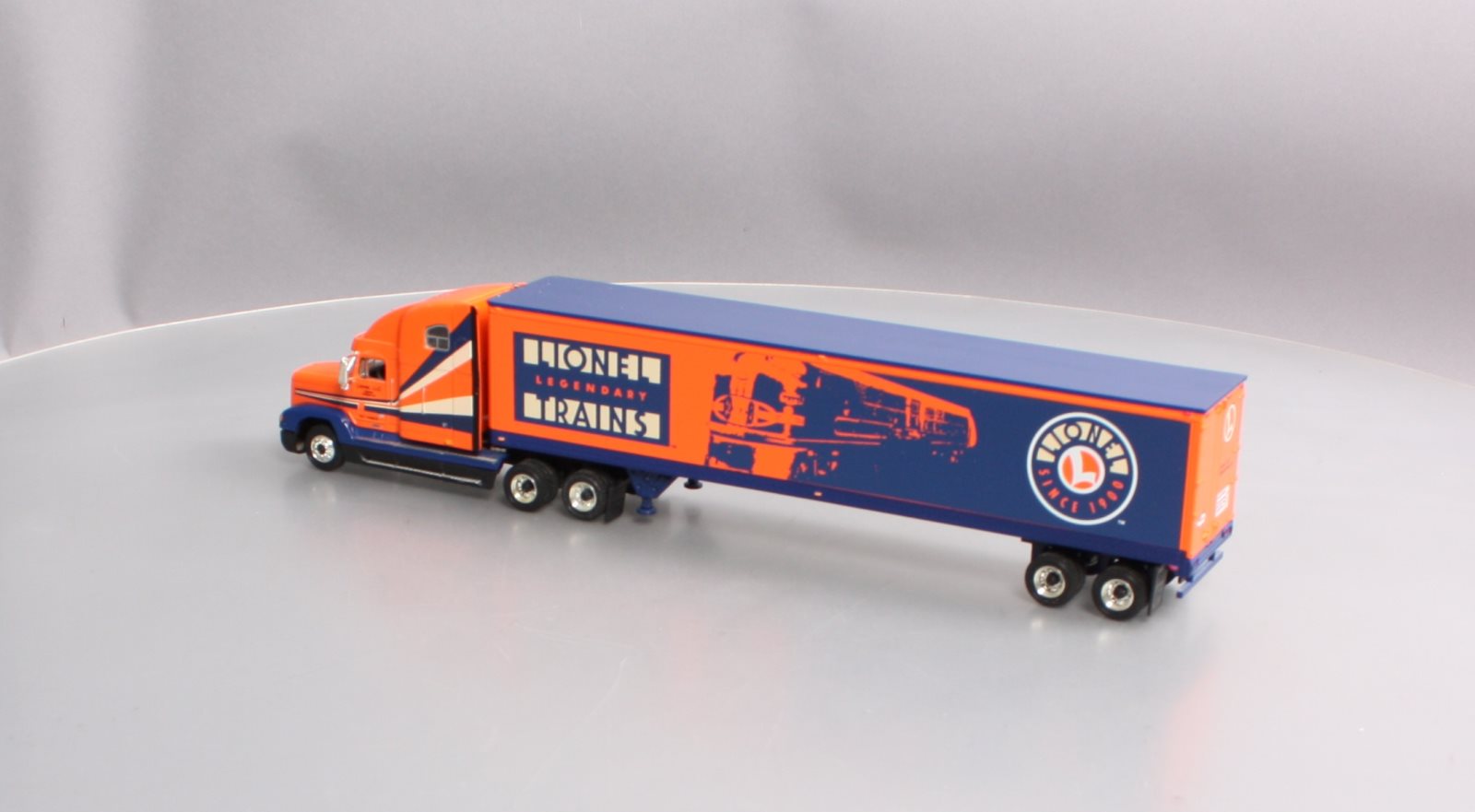 Lionel 417500 Eastwood Automobilia Tractor & Trailer Limited Edition