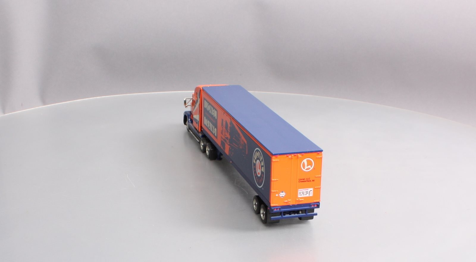 Lionel 417500 Eastwood Automobilia Tractor & Trailer Limited Edition