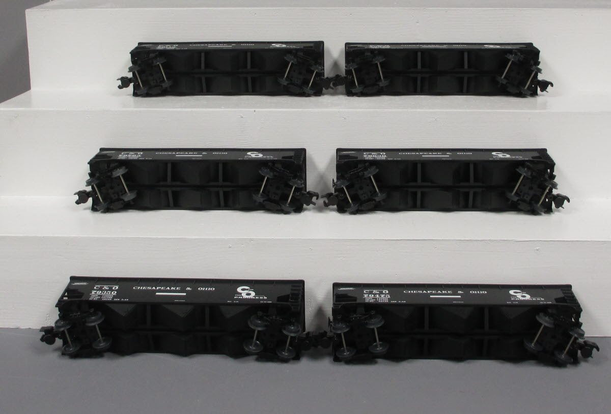 Lionel 3-16090A O Chesapeake & Ohio 3-Bay Offset Hopper #79113 (Set #2)