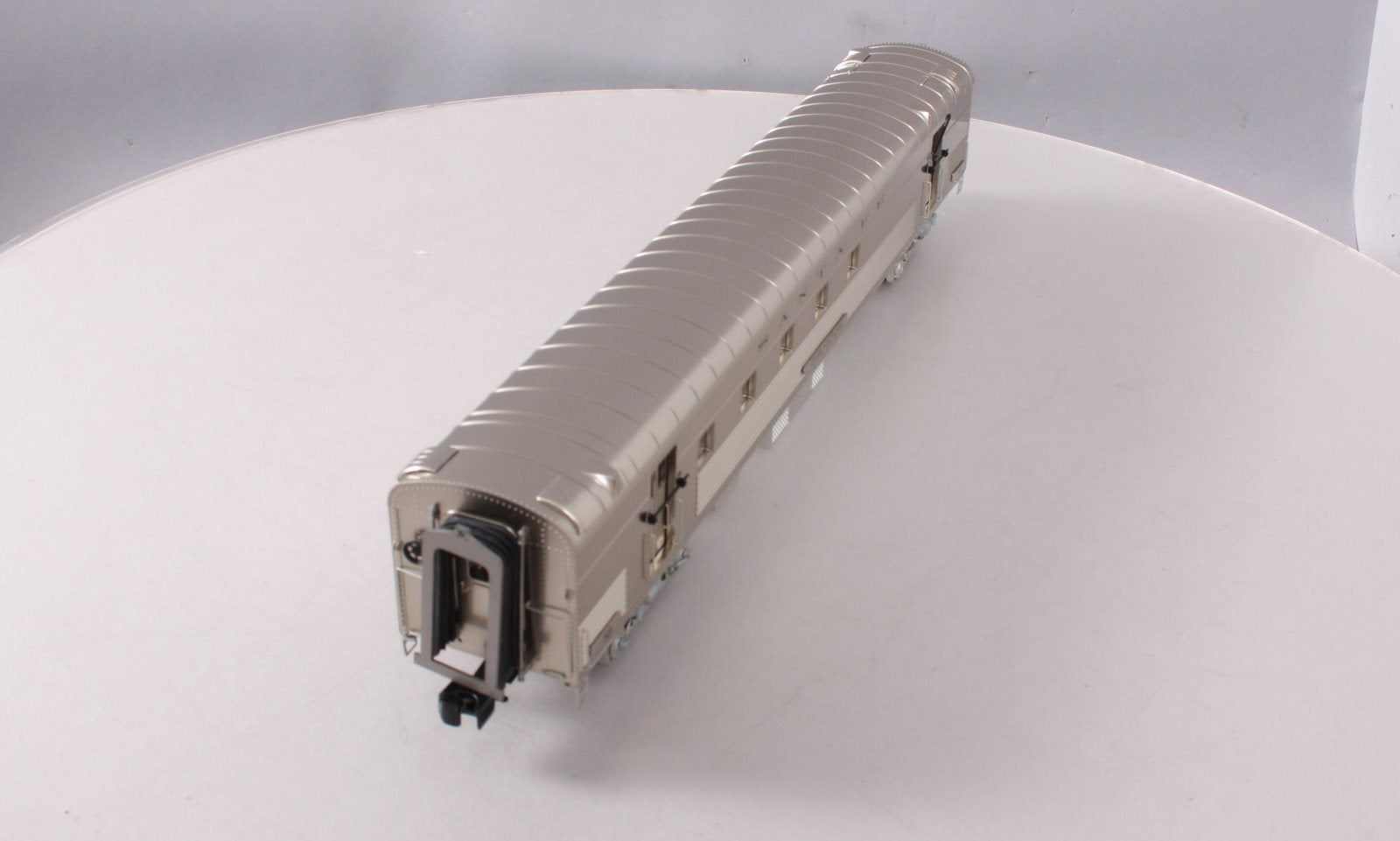 MTH 20-68276 O Santa Fe 70' Streamlined RPO Passenger Car (Ribbed Sided)