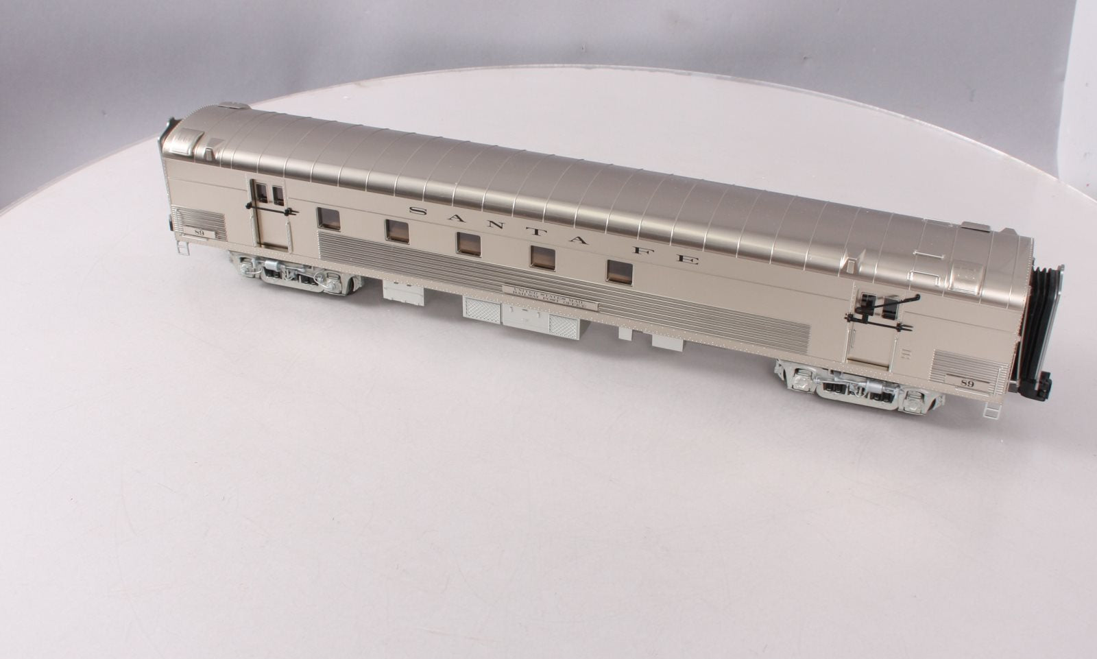 MTH 20-68276 O Santa Fe 70' Streamlined RPO Passenger Car (Ribbed Sided)